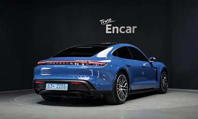 Porsche Taycan 2021, 125592 км, за 52816.01 USD
