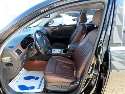 Hyundai Genesis 2013, 105892 км, за 5629.13 USD