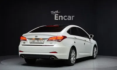 Hyundai i40 2012, 157080 км, за 3237.53 USD