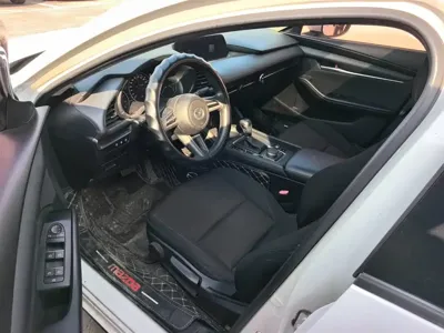 Mazda 3 Axela 2020, 55000 км, за 6851.43 USD - фото 8