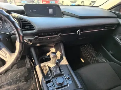 Mazda 3 Axela 2020, 55000 км, за 6851.43 USD - фото 13