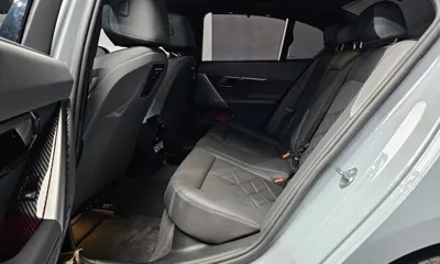 BMW 5-Series 2024, 51553 км, за 45439.75 USD - фото 26