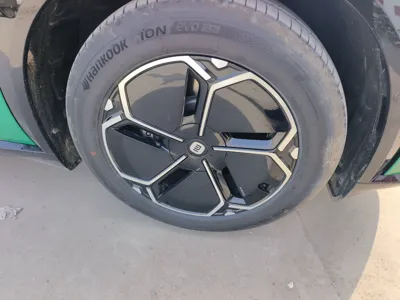 Xiaomi Auto YU7 2025, 2200 км, за 36041 USD - фото 8