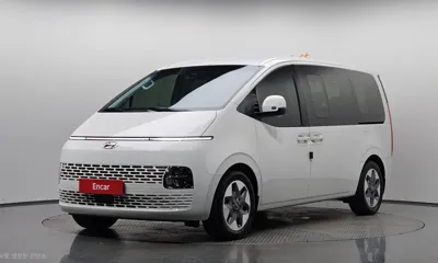 Hyundai Staria · 2023 год