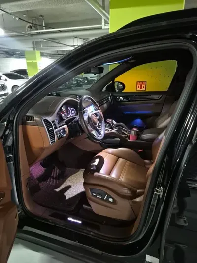 Porsche Cayenne 2019, 183000 км, за 33738.53 USD
