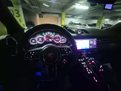 Porsche Cayenne 2019, 183000 км, за 33738.53 USD