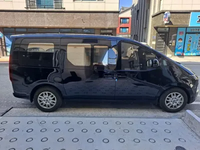 Hyundai Staria 2025, 17000 км, за 19029.8 USD