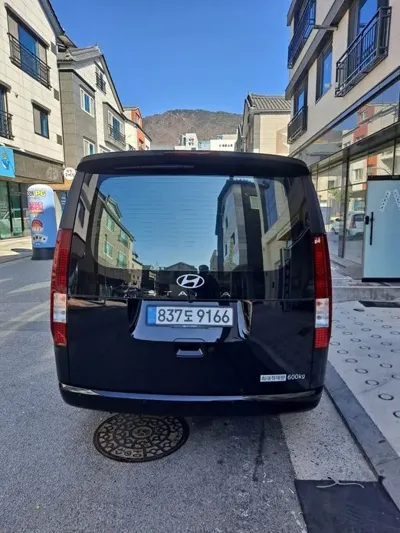 Hyundai Staria 2025, 17000 км, за 19029.8 USD