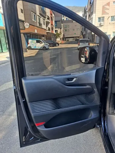 Hyundai Staria 2025, 17000 км, за 19029.8 USD