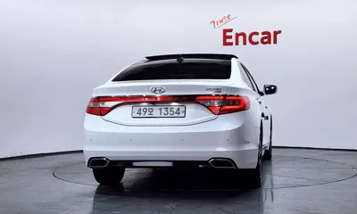 Hyundai Grandeur 2015, 196562 км, за 3872.92 USD