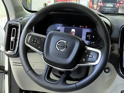 Volvo XC40 2026, 2318 км, за 30488.62 USD - фото 8