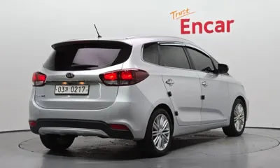 Kia Carens 2017, 133095 км, за 5665.17 USD