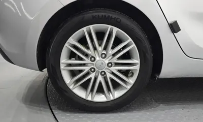 Kia Carens 2017, 133095 км, за 5665.17 USD