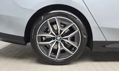 BMW 5-Series 2025, 13786 км, за 44625.43 USD