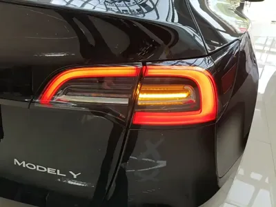 Tesla Model Y 2024, 49900 км, за 26206.08 USD - фото 8