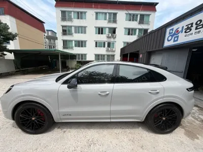 Porsche Cayenne 2025, 12500 км, за 133619.79 USD