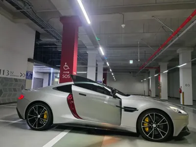 Astonmartin Vanquish 2016, 29296 км, за 87304.71 USD - фото 6