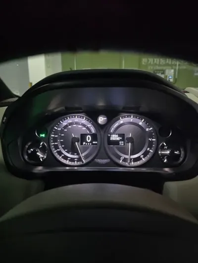 Astonmartin Vanquish 2016, 29296 км, за 87304.71 USD - фото 8