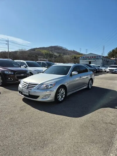 Hyundai Genesis · 2012 год