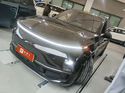 Li Auto Li L8 · 2023 год