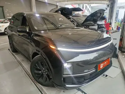 Li Auto Li L8 2023, 44000 км, за 31635.64 USD