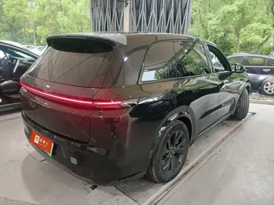 Li Auto Li L8 2023, 44000 км, за 31635.64 USD
