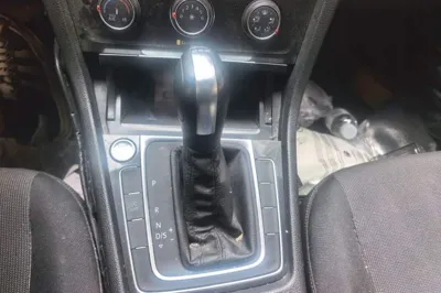 Volkswagen Golf 2020, 50900 км, за 10328 USD - фото 11