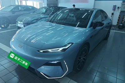 Geely Galaxy E8 · 2025 год