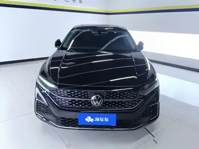 Volkswagen Passat 2022, 48000 км, за 16668.13 USD