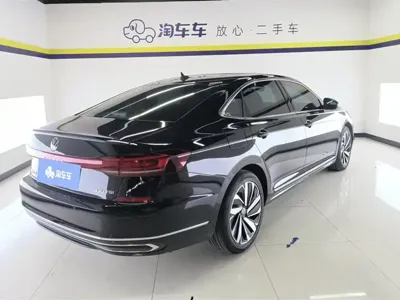 Volkswagen Passat 2022, 48000 км, за 16668.13 USD