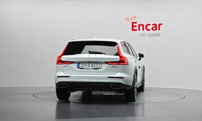 Volvo V60 2021, 39940 км, за 24796.11 USD
