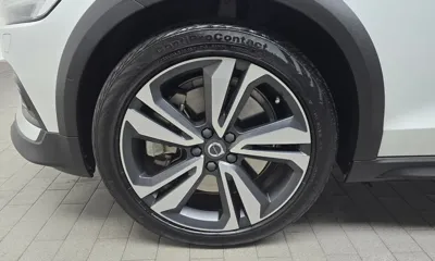 Volvo V60 2021, 39940 км, за 24796.11 USD