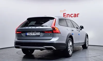 Volvo V90 2017, 87446 км, за 18301.95 USD