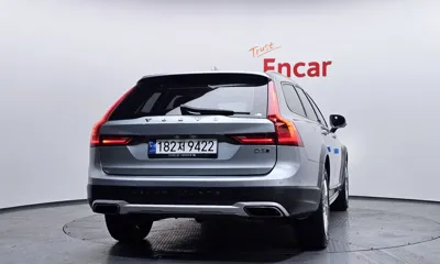 Volvo V90 2017, 87446 км, за 18301.95 USD
