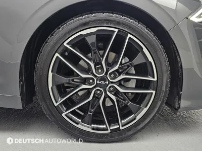 Kia K5 2022, 121915 км, за 12096.78 USD