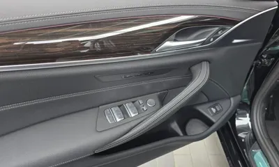 BMW 5-Series 2023, 12732 км, за 25928.84 USD - фото 31