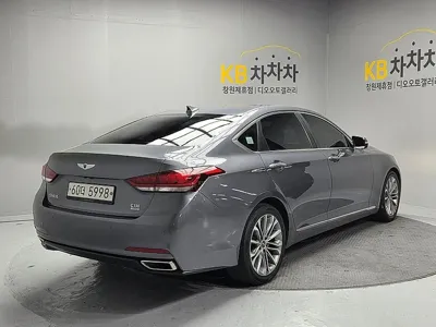 Hyundai Genesis 2015, 170742 км, за 5579.62 USD