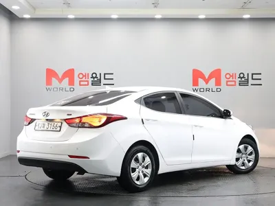 Hyundai Avante 2015, 103556 км, за 3441.32 USD