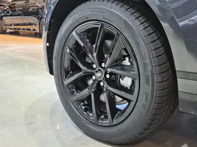 Land Rover Range Rover Velar 2026, 13 км, за 55840.84 USD