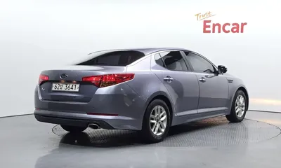 Kia K5 2011, 60635 км, за 3675.52 USD