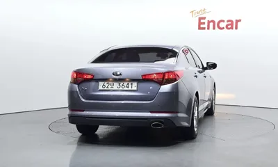 Kia K5 2011, 60635 км, за 3675.52 USD