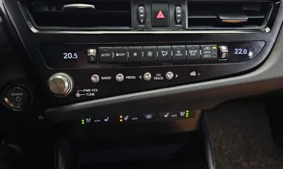 Lexus ES 2025, 25739 км, за 31853.33 USD - фото 32