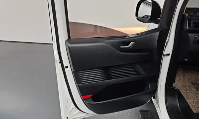 Hyundai Staria 2023, 38992 км, за 17125.73 USD - фото 24