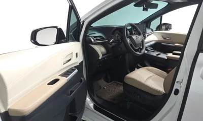 Toyota Sienna 2022, 33878 км, за 30228.16 USD - фото 10