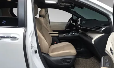 Toyota Sienna 2022, 33878 км, за 30228.16 USD - фото 26