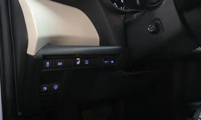 Toyota Sienna 2022, 33878 км, за 30228.16 USD - фото 36
