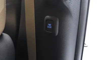 Toyota Sienna 2022, 33878 км, за 30228.16 USD - фото 37