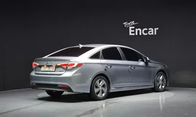 Hyundai Sonata 2017, 124375 км, за 6291.39 USD