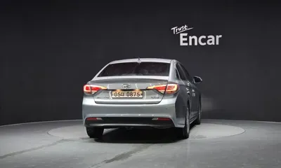 Hyundai Sonata 2017, 124375 км, за 6291.39 USD