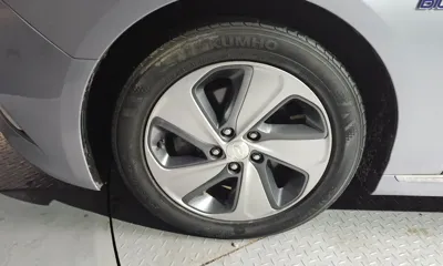 Hyundai Sonata 2017, 124375 км, за 6291.39 USD